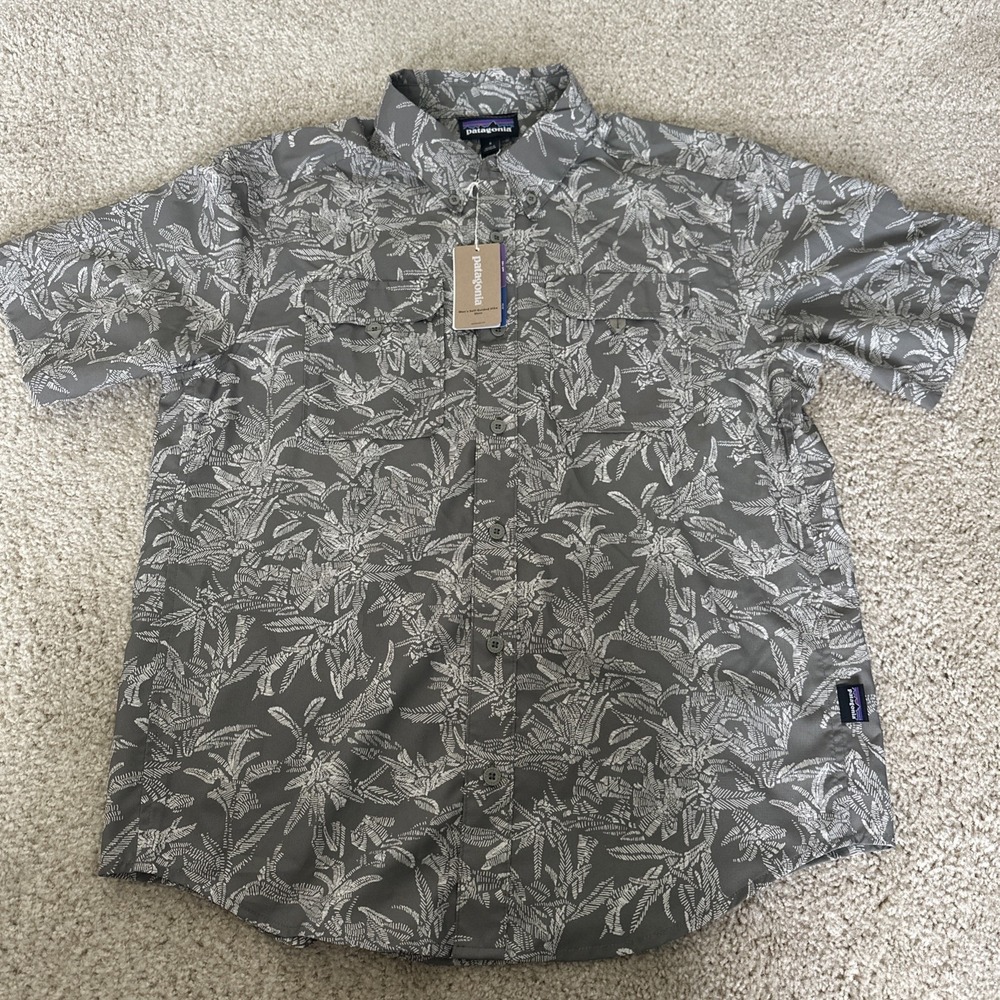 Men's Small Patagonia UPF 40+ Self Guided Hike Button Front Shirt NEW